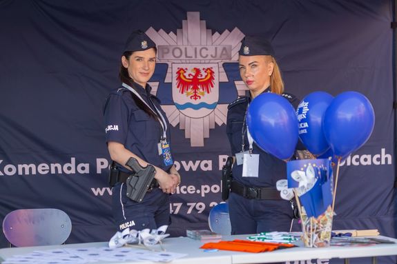 POLICJANCI ZE SŁUBIC UCZESTNICZYLI W PIKNIKU EUROPEJSKIM -  „ 20 lat razem w UE”